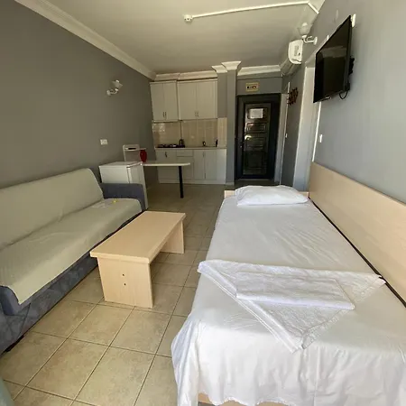 Adora Lejlighedshotel Side